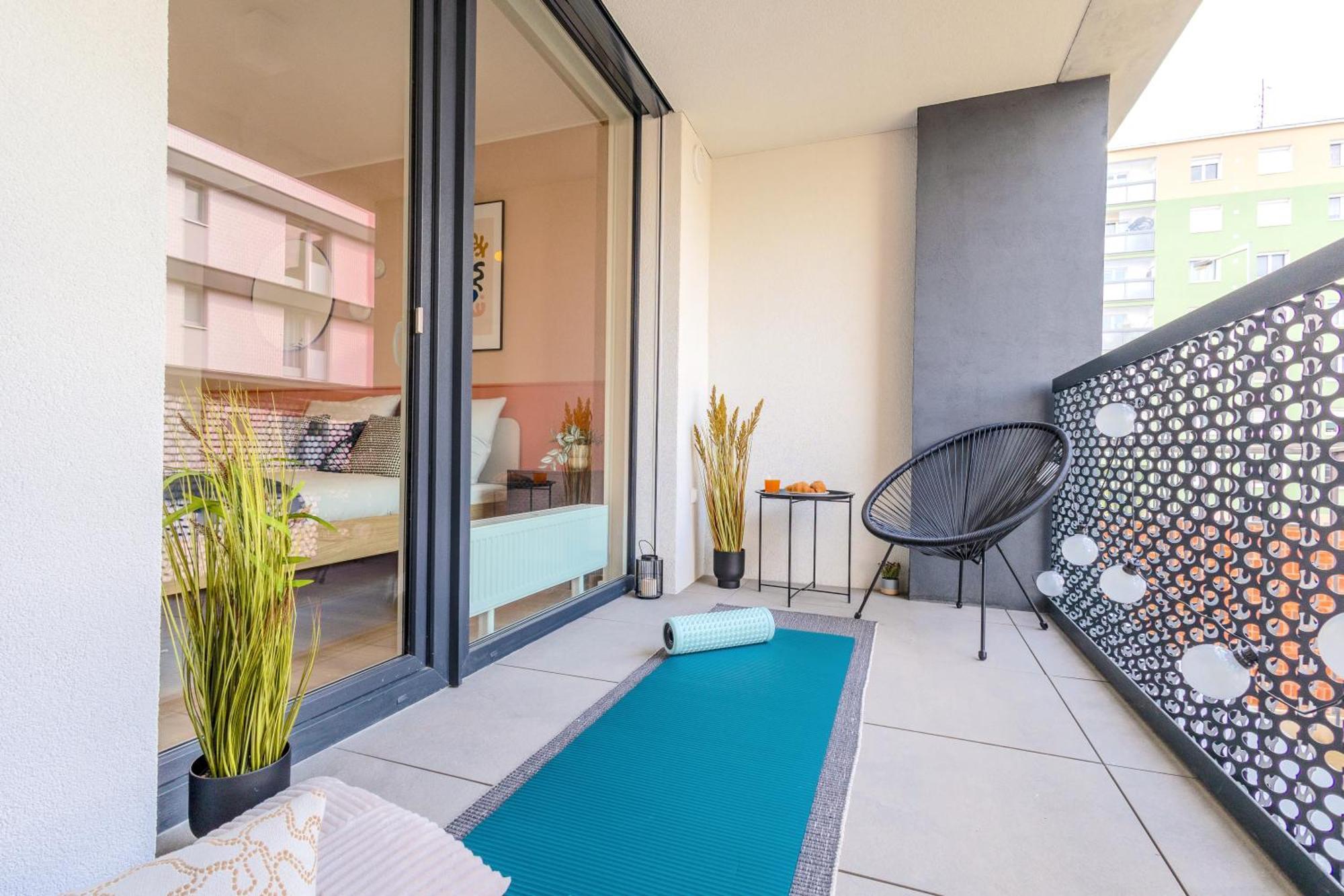 Design Apartment - Balcony, Free Parking, Yoga, 10 Mins To Center, By Gravity Prága Kültér fotó