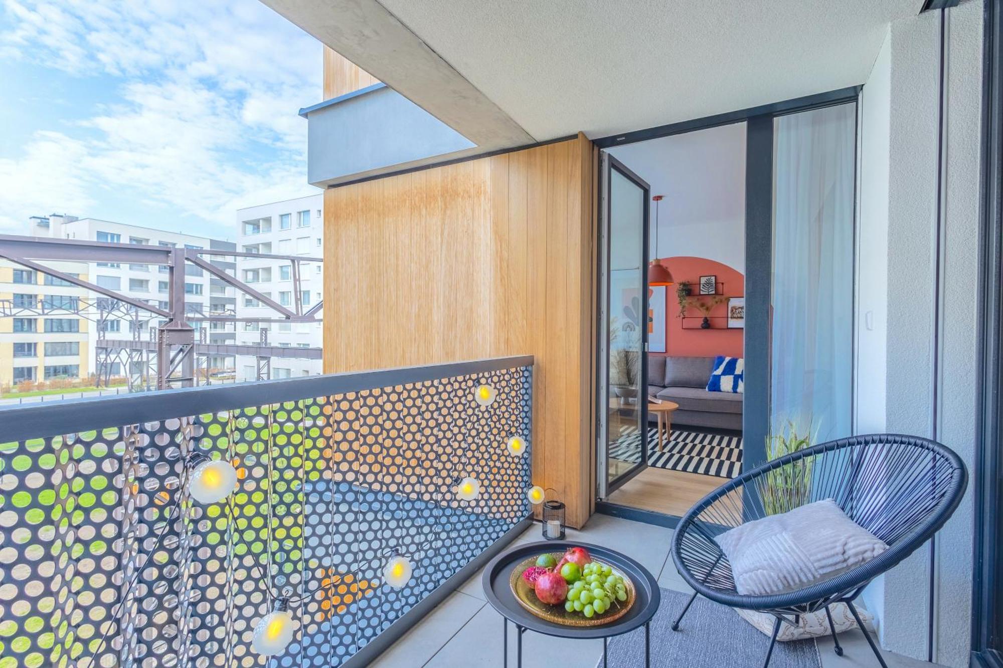 Design Apartment - Balcony, Free Parking, Yoga, 10 Mins To Center, By Gravity Prága Kültér fotó