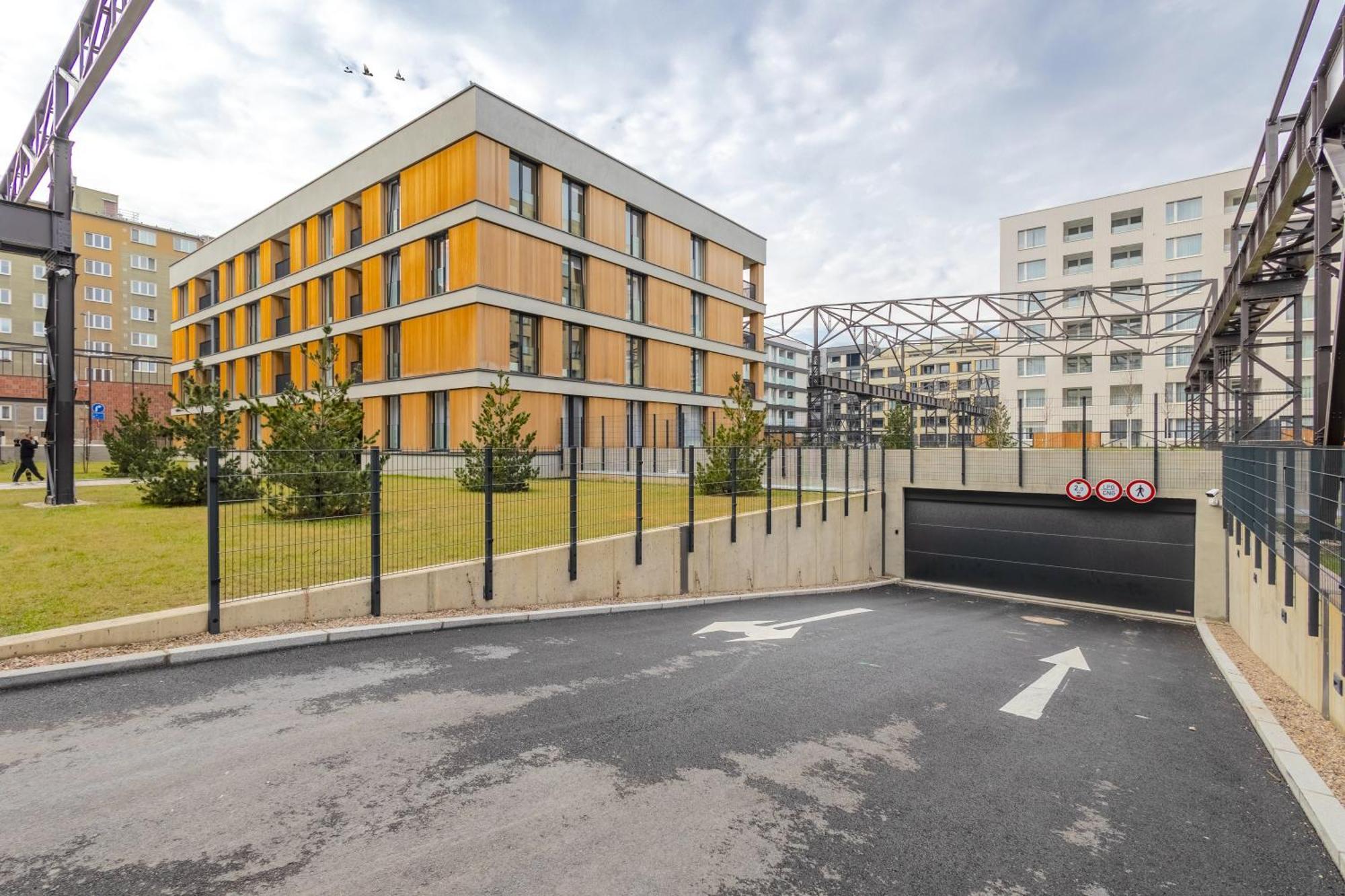 Design Apartment - Balcony, Free Parking, Yoga, 10 Mins To Center, By Gravity Prága Kültér fotó