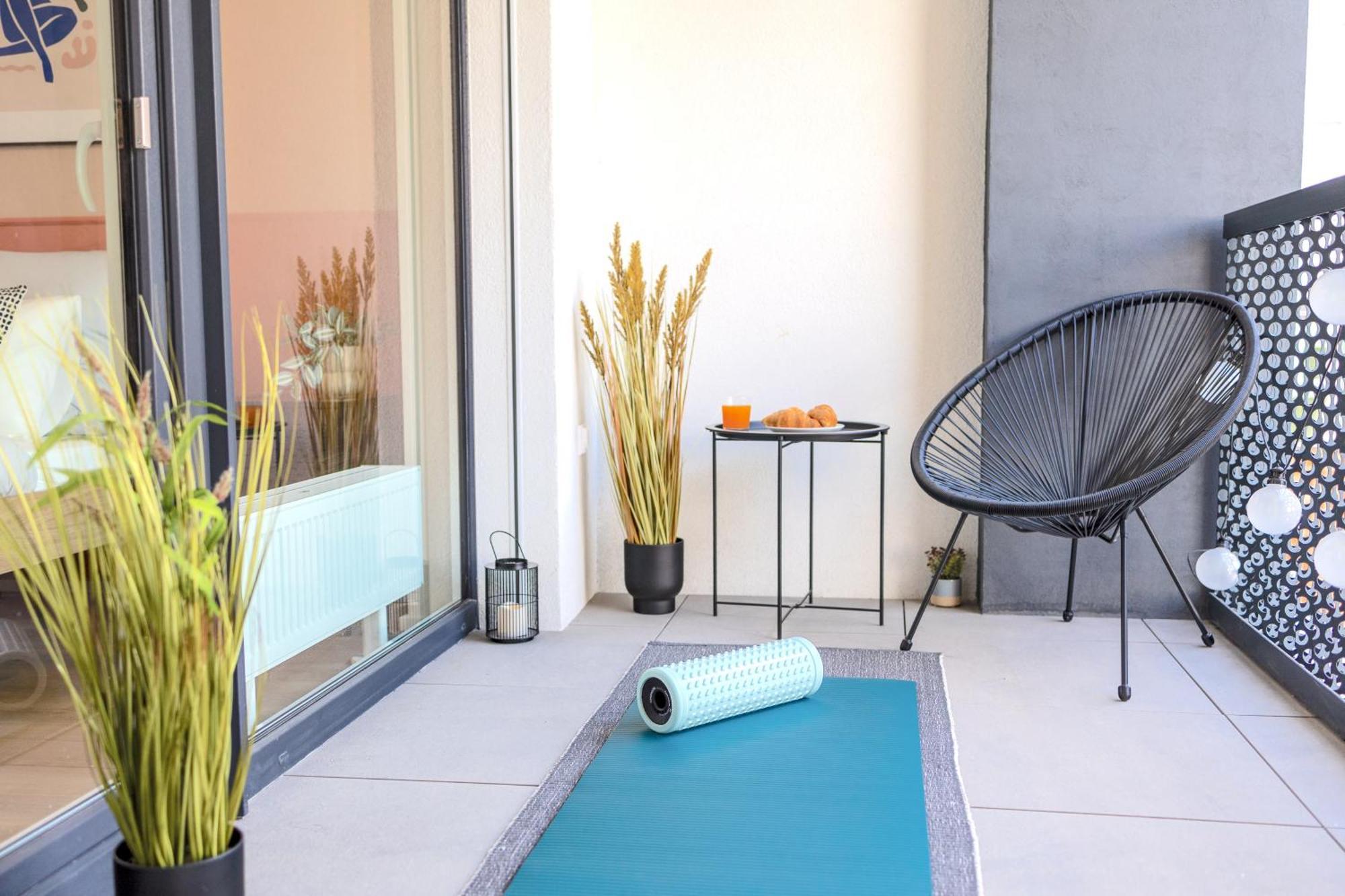 Design Apartment - Balcony, Free Parking, Yoga, 10 Mins To Center, By Gravity Prága Kültér fotó